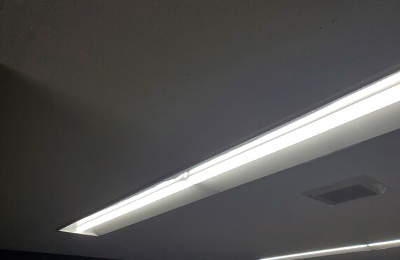 蛍光灯からLEDへの変更ならお任せ下さい | 電気工事全般のご相談なら東大阪市の株式会社HEIWA屋